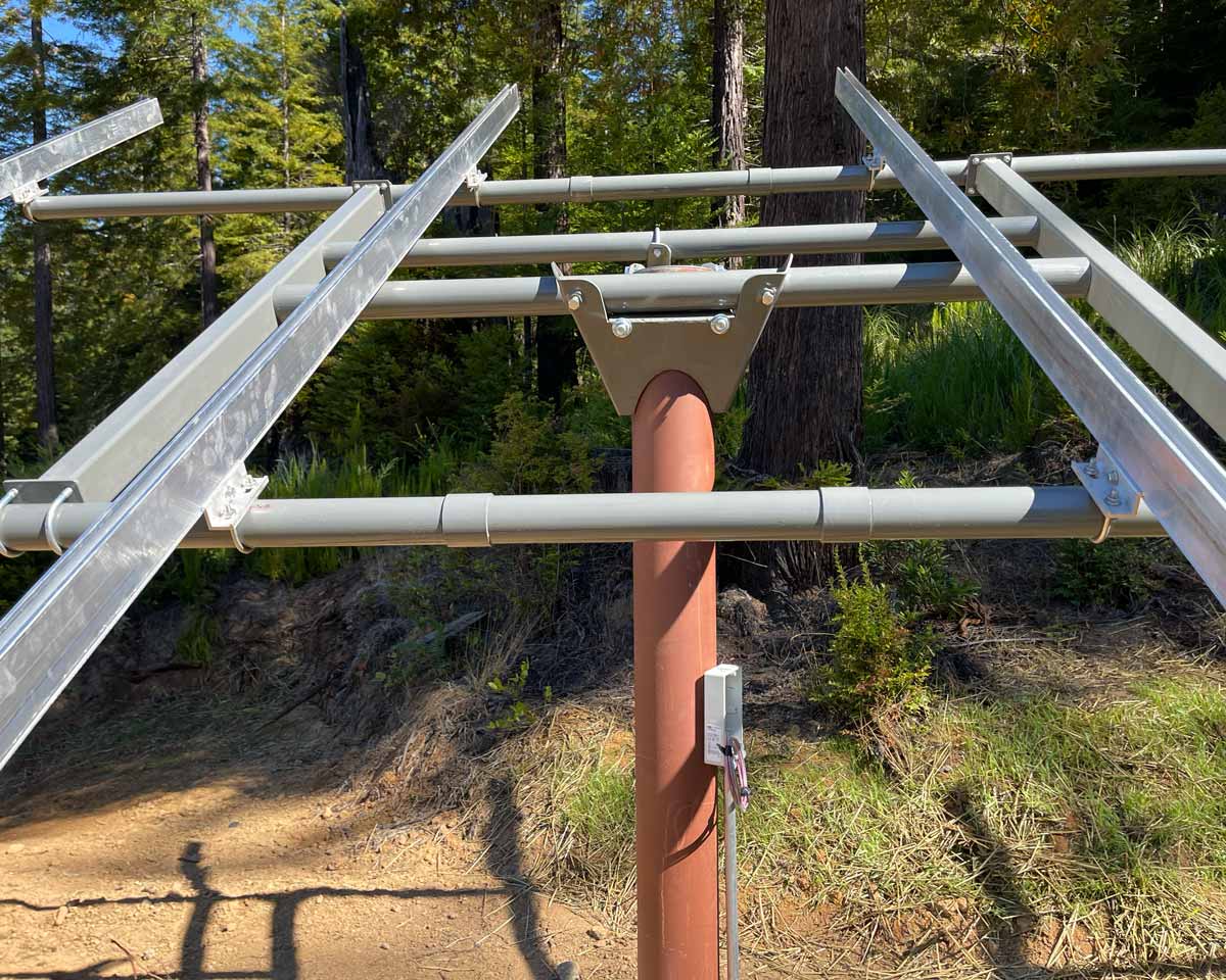 rails and mount of a tamarck ttp solar pole mount
